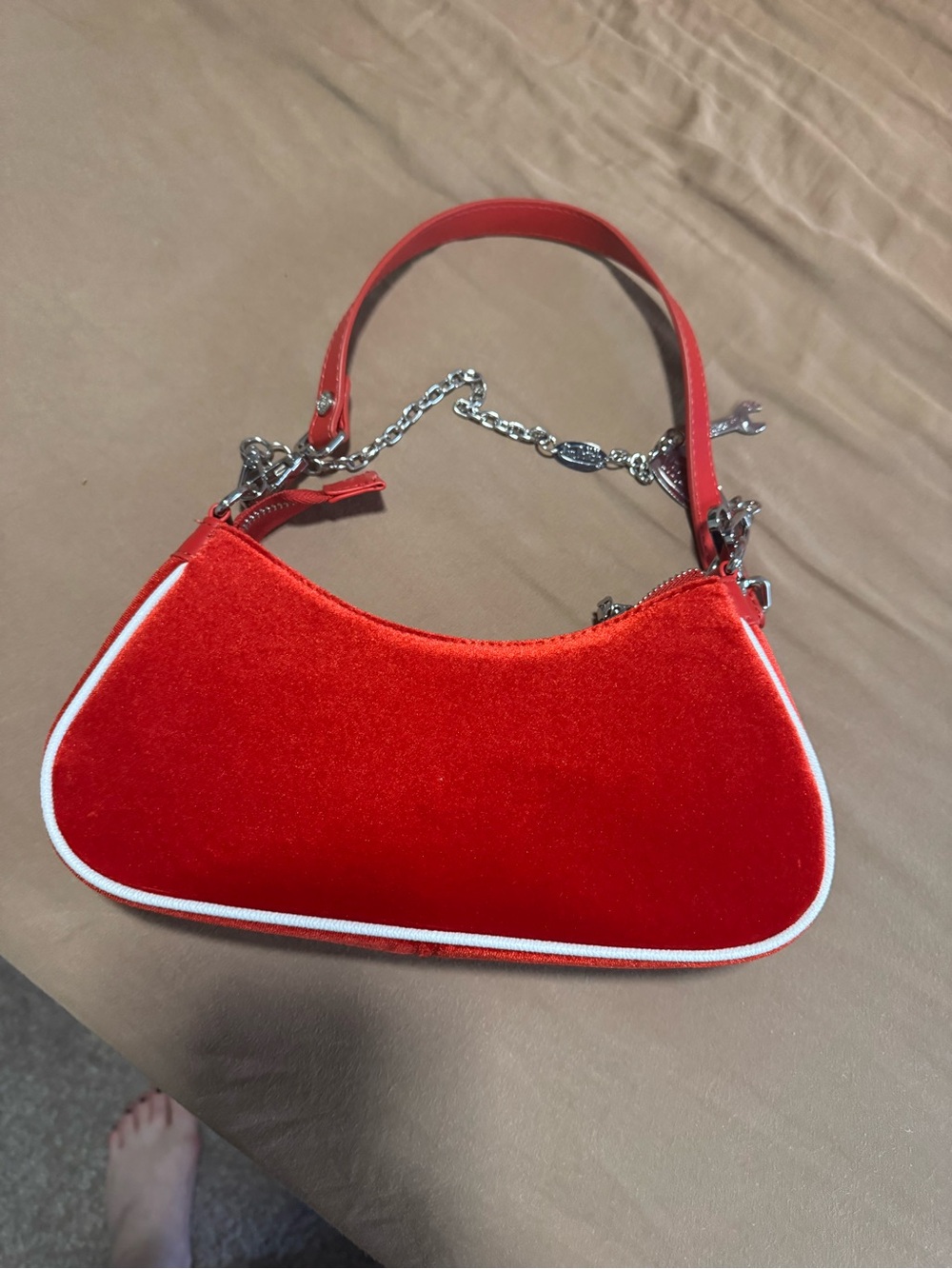 Von Dutch Red Velvet Logo Mini Shoulder Bag with White Trim - Picture 2 of 3